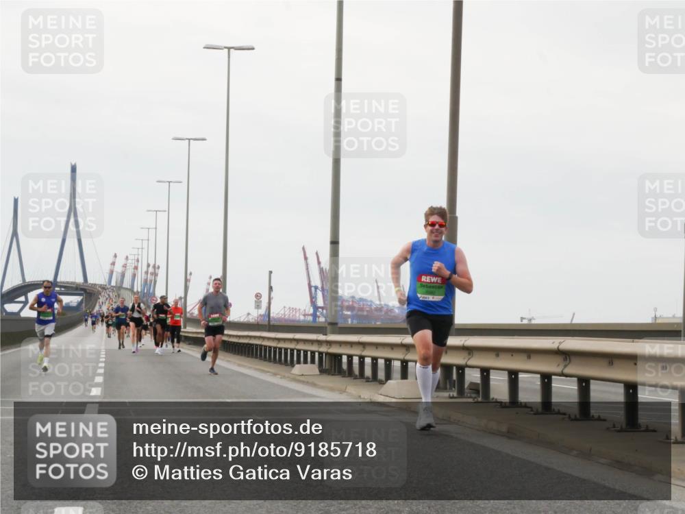 03.10.2025 - Köhlbrandbrückenlauf Matties Gatica Varas http://msf.ph/oto/9185718 03.10.2025 15:43:11 Position 3  meine-sportfotos.de