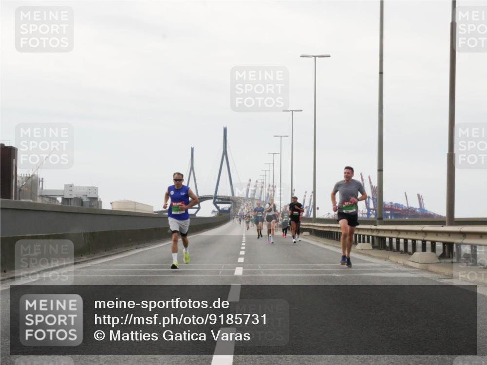 03.10.2025 - Köhlbrandbrückenlauf Matties Gatica Varas http://msf.ph/oto/9185731 03.10.2025 15:43:14 Position 3  meine-sportfotos.de