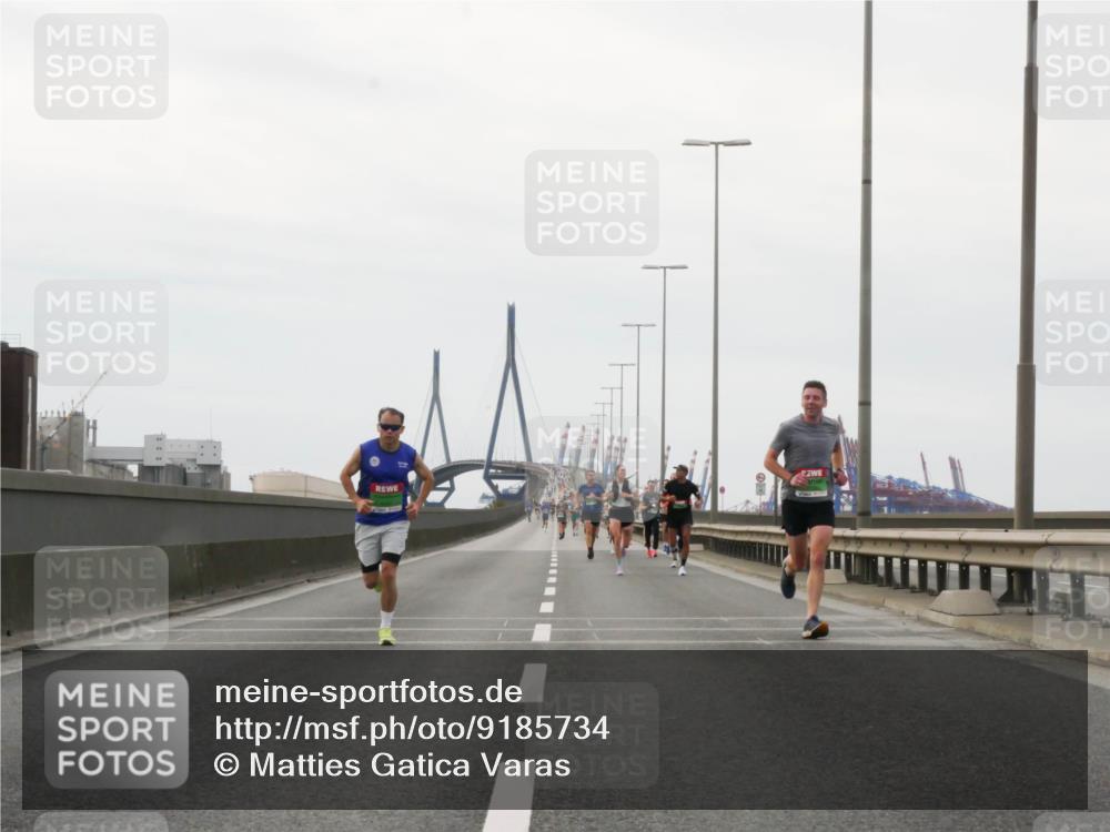 03.10.2025 - Köhlbrandbrückenlauf Matties Gatica Varas http://msf.ph/oto/9185734 03.10.2025 15:43:15 Position 3  meine-sportfotos.de