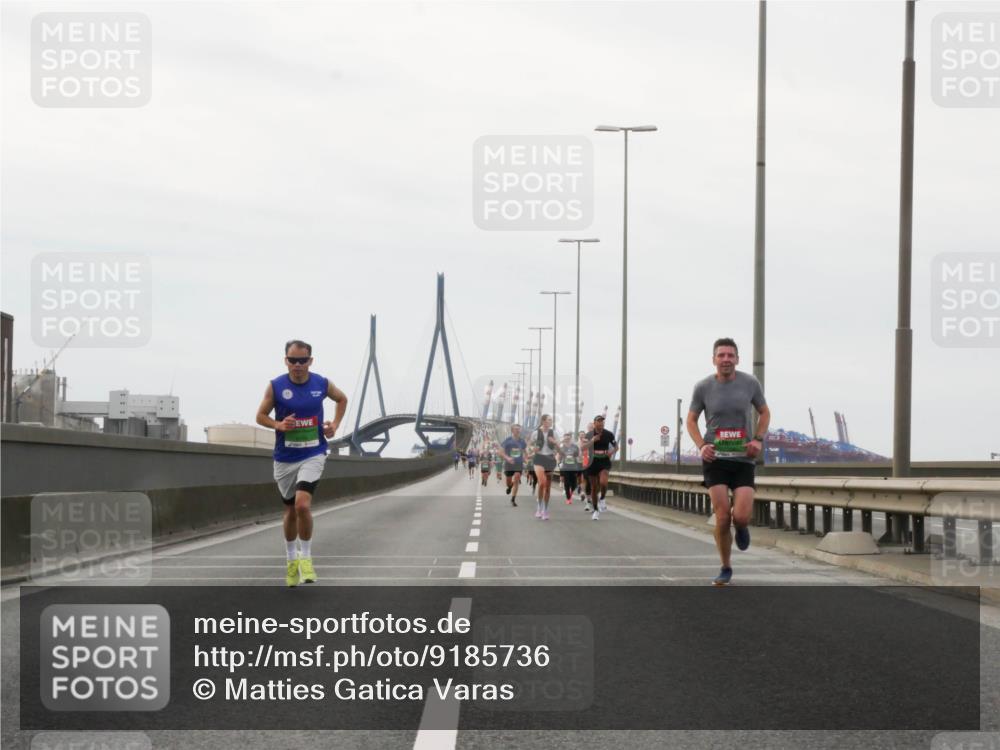 03.10.2025 - Köhlbrandbrückenlauf Matties Gatica Varas http://msf.ph/oto/9185736 03.10.2025 15:43:15 Position 3  meine-sportfotos.de