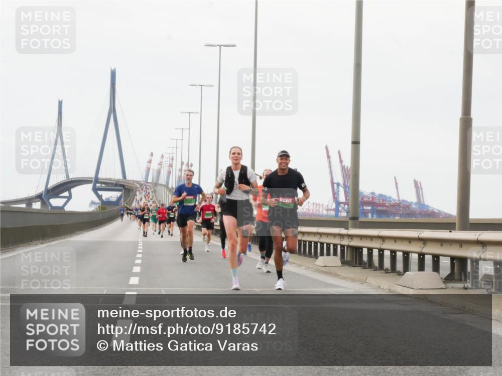 03.10.2025 - Köhlbrandbrückenlauf Matties Gatica Varas http://msf.ph/oto/9185742 03.10.2025 15:43:20 Position 3  meine-sportfotos.de