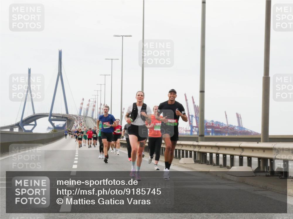 03.10.2025 - Köhlbrandbrückenlauf Matties Gatica Varas http://msf.ph/oto/9185745 03.10.2025 15:43:20 Position 3  meine-sportfotos.de