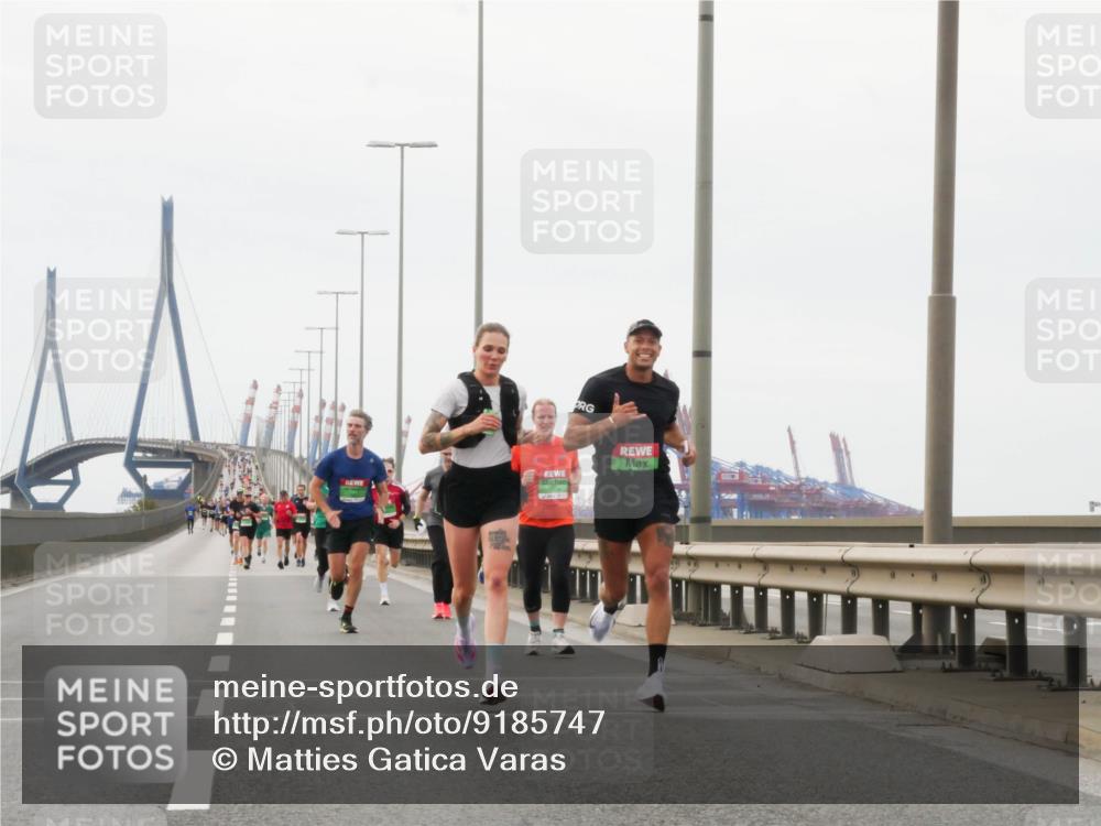 03.10.2025 - Köhlbrandbrückenlauf Matties Gatica Varas http://msf.ph/oto/9185747 03.10.2025 15:43:21 Position 3  meine-sportfotos.de
