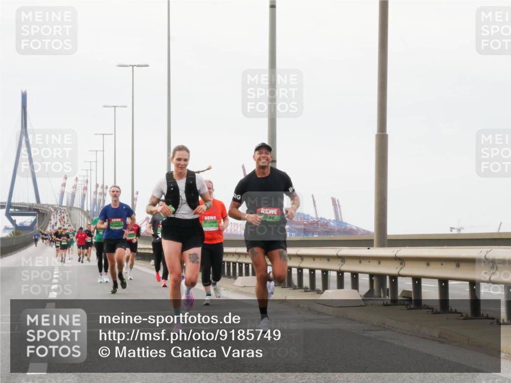 03.10.2025 - Köhlbrandbrückenlauf Matties Gatica Varas http://msf.ph/oto/9185749 03.10.2025 15:43:21 Position 3  meine-sportfotos.de