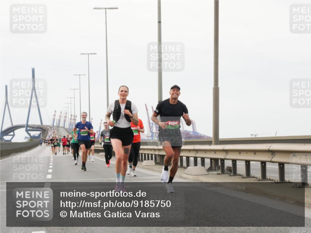 03.10.2025 - Köhlbrandbrückenlauf Matties Gatica Varas http://msf.ph/oto/9185750 03.10.2025 15:43:22 Position 3  meine-sportfotos.de