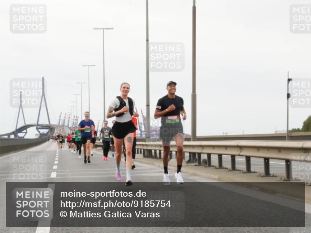 03.10.2025 - Köhlbrandbrückenlauf Matties Gatica Varas http://msf.ph/oto/9185754 03.10.2025 15:43:22 Position 3  meine-sportfotos.de