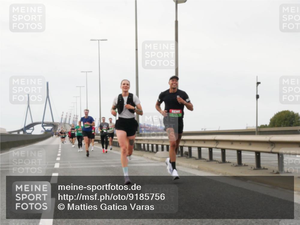03.10.2025 - Köhlbrandbrückenlauf Matties Gatica Varas http://msf.ph/oto/9185756 03.10.2025 15:43:23 Position 3  meine-sportfotos.de