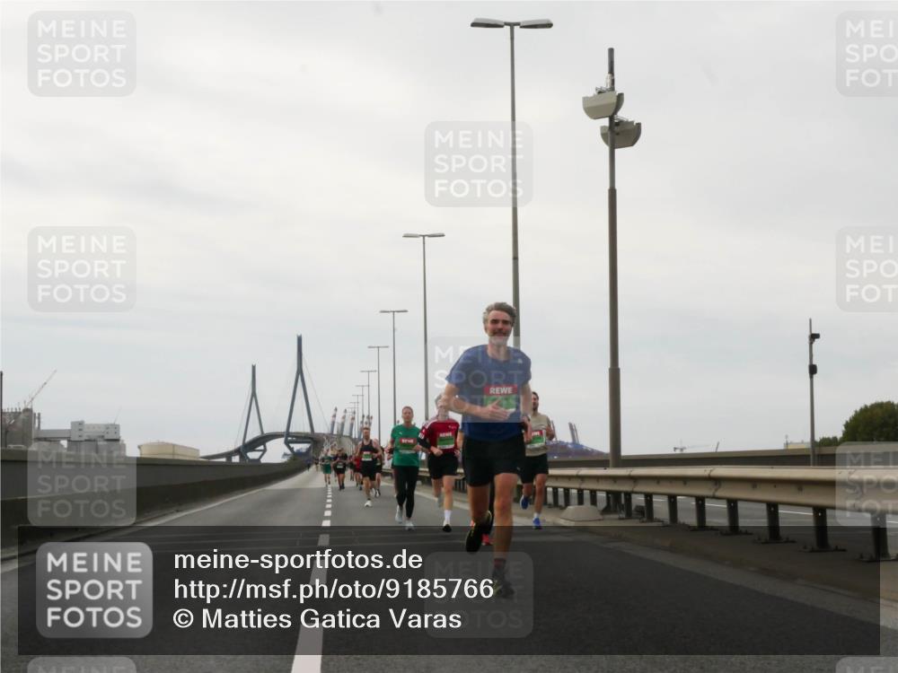 03.10.2025 - Köhlbrandbrückenlauf Matties Gatica Varas http://msf.ph/oto/9185766 03.10.2025 15:43:27 Position 3  meine-sportfotos.de