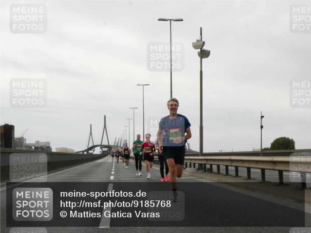 03.10.2025 - Köhlbrandbrückenlauf Matties Gatica Varas http://msf.ph/oto/9185768 03.10.2025 15:43:27 Position 3 810 meine-sportfotos.de