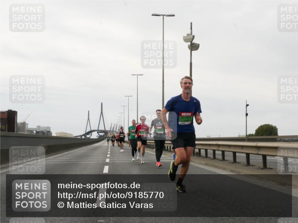 03.10.2025 - Köhlbrandbrückenlauf Matties Gatica Varas http://msf.ph/oto/9185770 03.10.2025 15:43:28 Position 3  meine-sportfotos.de