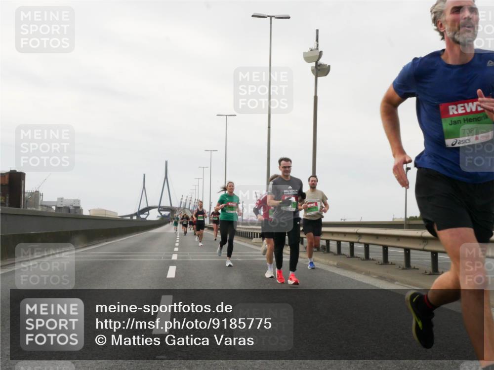 03.10.2025 - Köhlbrandbrückenlauf Matties Gatica Varas http://msf.ph/oto/9185775 03.10.2025 15:43:29 Position 3 7087 meine-sportfotos.de