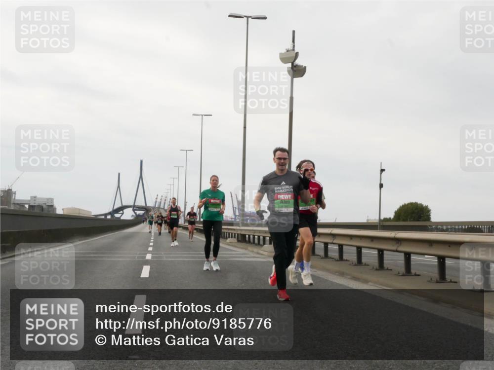 03.10.2025 - Köhlbrandbrückenlauf Matties Gatica Varas http://msf.ph/oto/9185776 03.10.2025 15:43:29 Position 3  meine-sportfotos.de