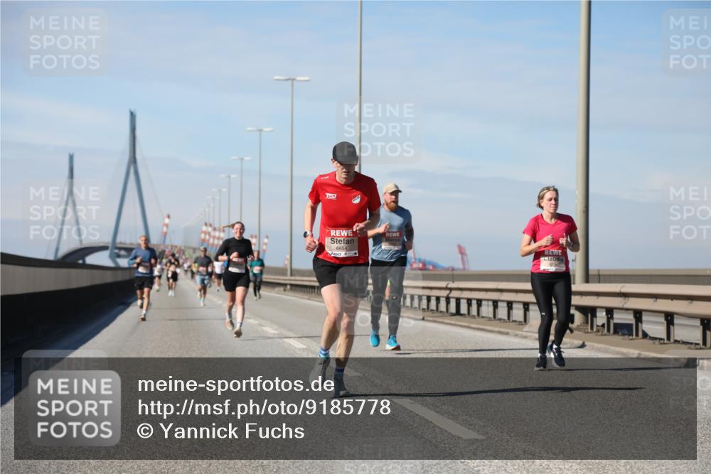03.10.2025 - Köhlbrandbrückenlauf Yannick Fuchs http://msf.ph/oto/9185778 03.10.2025 11:43:42 Position 3 15, 6654 meine-sportfotos.de