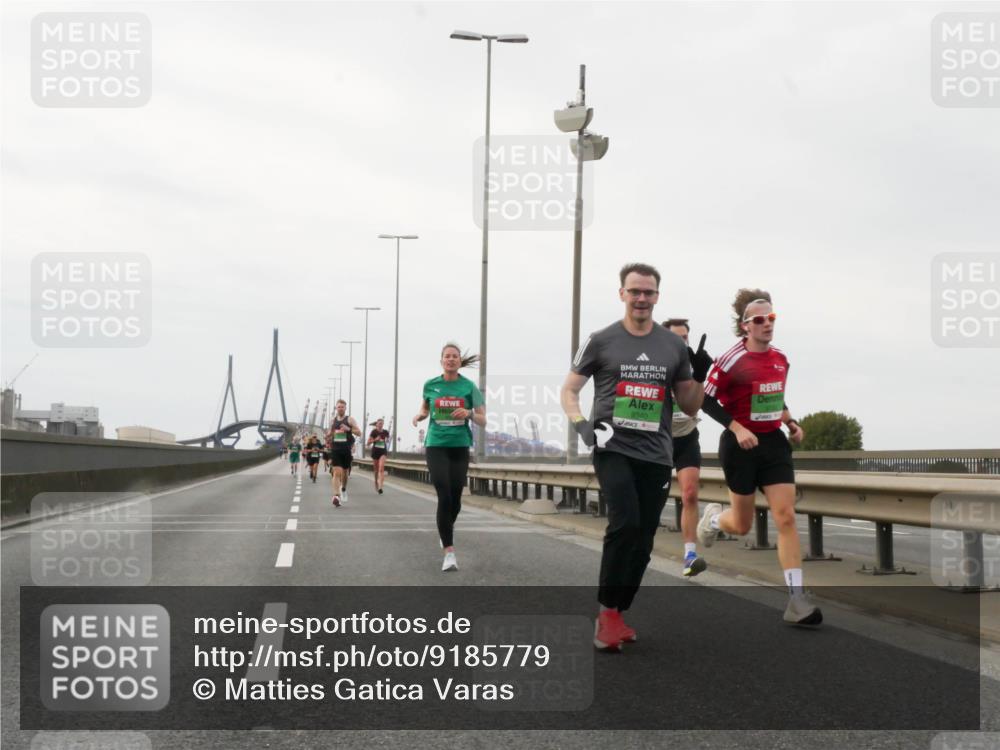 03.10.2025 - Köhlbrandbrückenlauf Matties Gatica Varas http://msf.ph/oto/9185779 03.10.2025 15:43:30 Position 3 9340 meine-sportfotos.de