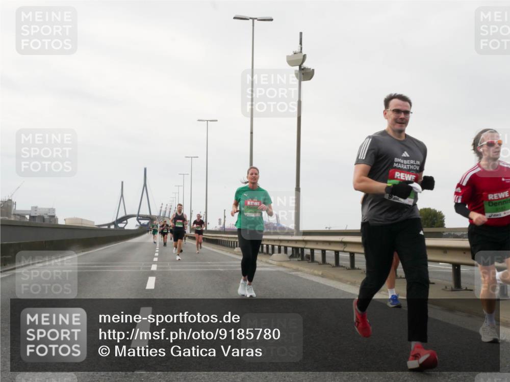 03.10.2025 - Köhlbrandbrückenlauf Matties Gatica Varas http://msf.ph/oto/9185780 03.10.2025 15:43:30 Position 3  meine-sportfotos.de