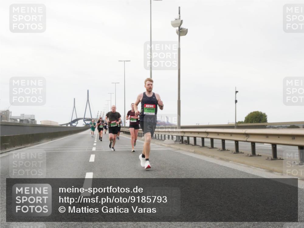 03.10.2025 - Köhlbrandbrückenlauf Matties Gatica Varas http://msf.ph/oto/9185793 03.10.2025 15:43:35 Position 3  meine-sportfotos.de