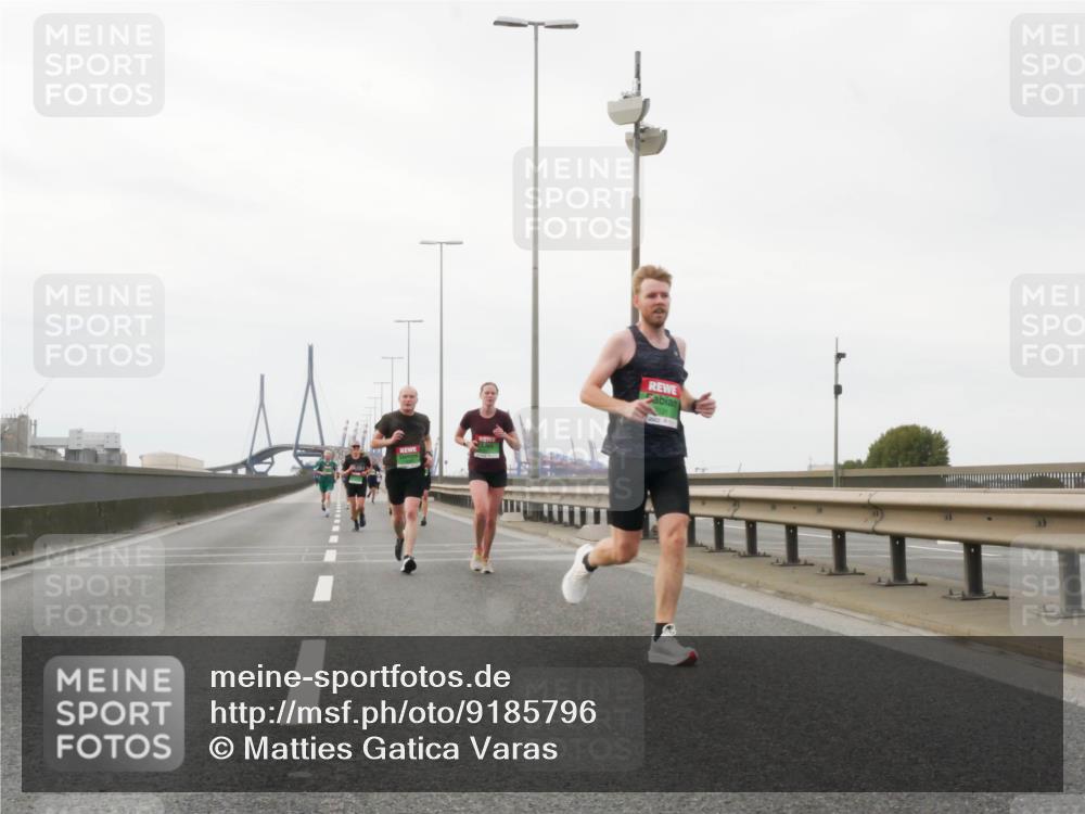 03.10.2025 - Köhlbrandbrückenlauf Matties Gatica Varas http://msf.ph/oto/9185796 03.10.2025 15:43:36 Position 3  meine-sportfotos.de