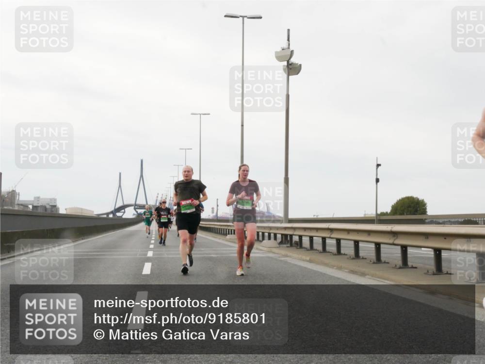 03.10.2025 - Köhlbrandbrückenlauf Matties Gatica Varas http://msf.ph/oto/9185801 03.10.2025 15:43:37 Position 3  meine-sportfotos.de