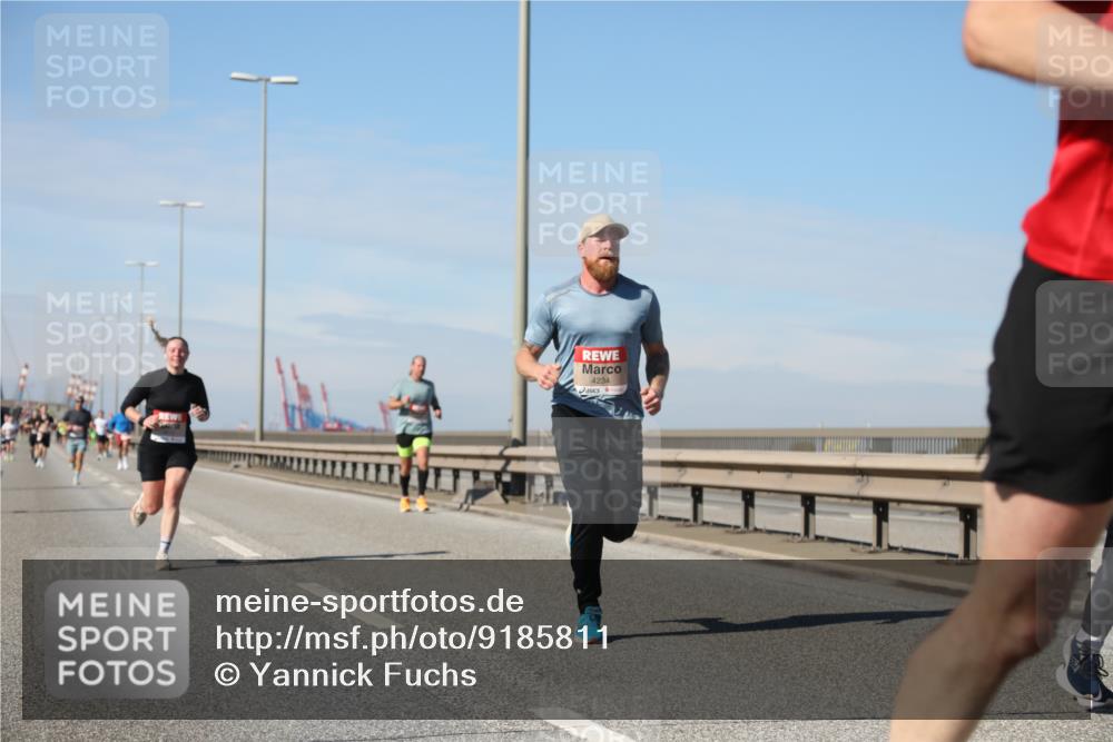03.10.2025 - Köhlbrandbrückenlauf Yannick Fuchs http://msf.ph/oto/9185811 03.10.2025 11:43:45 Position 3 4234 meine-sportfotos.de
