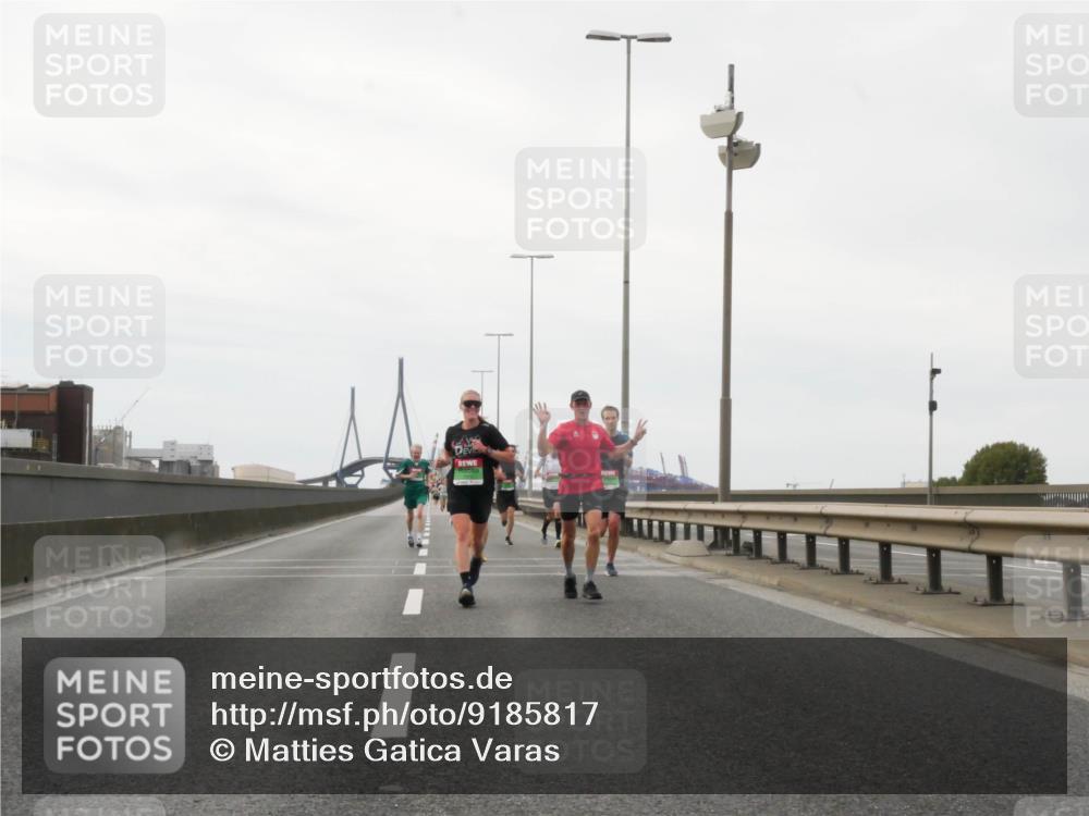 03.10.2025 - Köhlbrandbrückenlauf Matties Gatica Varas http://msf.ph/oto/9185817 03.10.2025 15:43:40 Position 3  meine-sportfotos.de