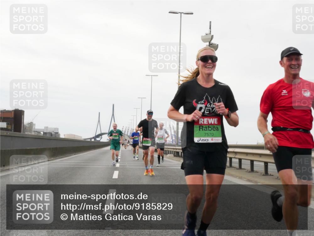 03.10.2025 - Köhlbrandbrückenlauf Matties Gatica Varas http://msf.ph/oto/9185829 03.10.2025 15:43:43 Position 3 6, 6, 7570 meine-sportfotos.de