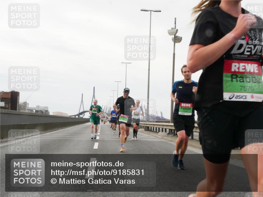 03.10.2025 - Köhlbrandbrückenlauf Matties Gatica Varas http://msf.ph/oto/9185831 03.10.2025 15:43:43 Position 3 7107, 666, 7570 meine-sportfotos.de