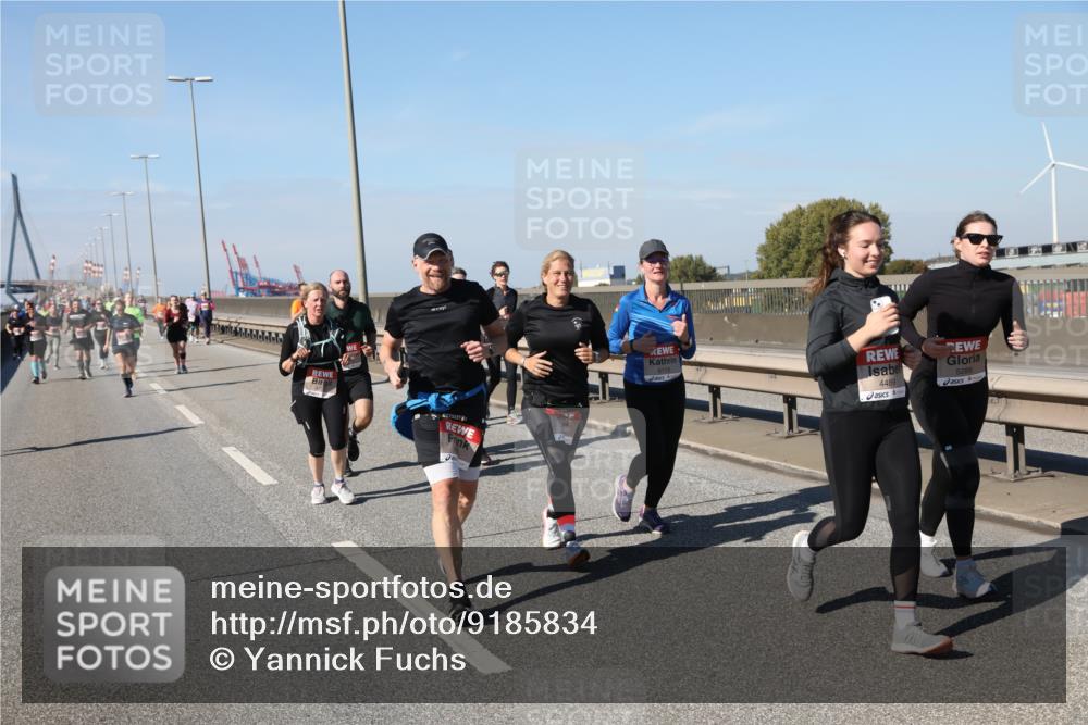 03.10.2025 - Köhlbrandbrückenlauf Yannick Fuchs http://msf.ph/oto/9185834 03.10.2025 12:04:57 Position 3 6110, 5288, 4489 meine-sportfotos.de