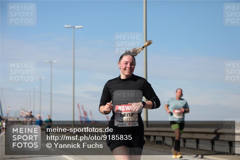 03.10.2025 - Köhlbrandbrückenlauf Yannick Fuchs http://msf.ph/oto/9185835 03.10.2025 11:43:47 Position 3 4111 meine-sportfotos.de