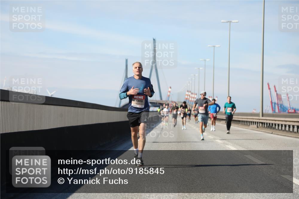 03.10.2025 - Köhlbrandbrückenlauf Yannick Fuchs http://msf.ph/oto/9185845 03.10.2025 11:43:48 Position 3 4020 meine-sportfotos.de
