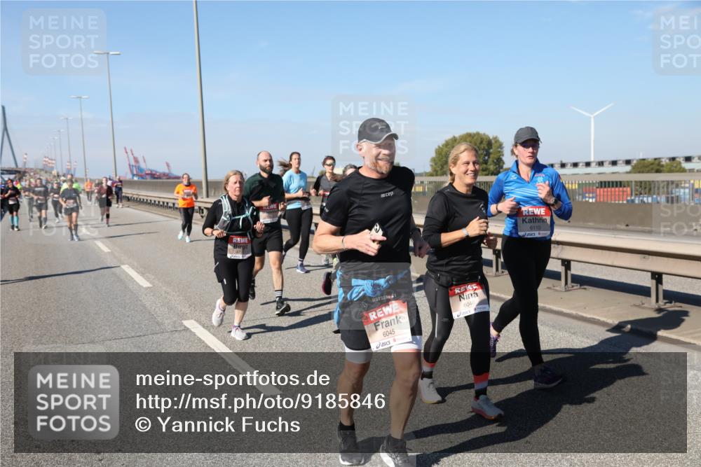 03.10.2025 - Köhlbrandbrückenlauf Yannick Fuchs http://msf.ph/oto/9185846 03.10.2025 12:04:58 Position 3 472, 6045, 6046, 6110 meine-sportfotos.de