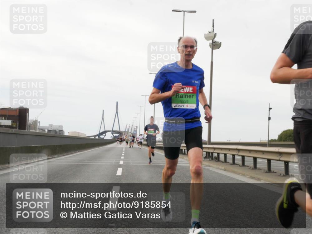 03.10.2025 - Köhlbrandbrückenlauf Matties Gatica Varas http://msf.ph/oto/9185854 03.10.2025 15:43:48 Position 3 9226 meine-sportfotos.de