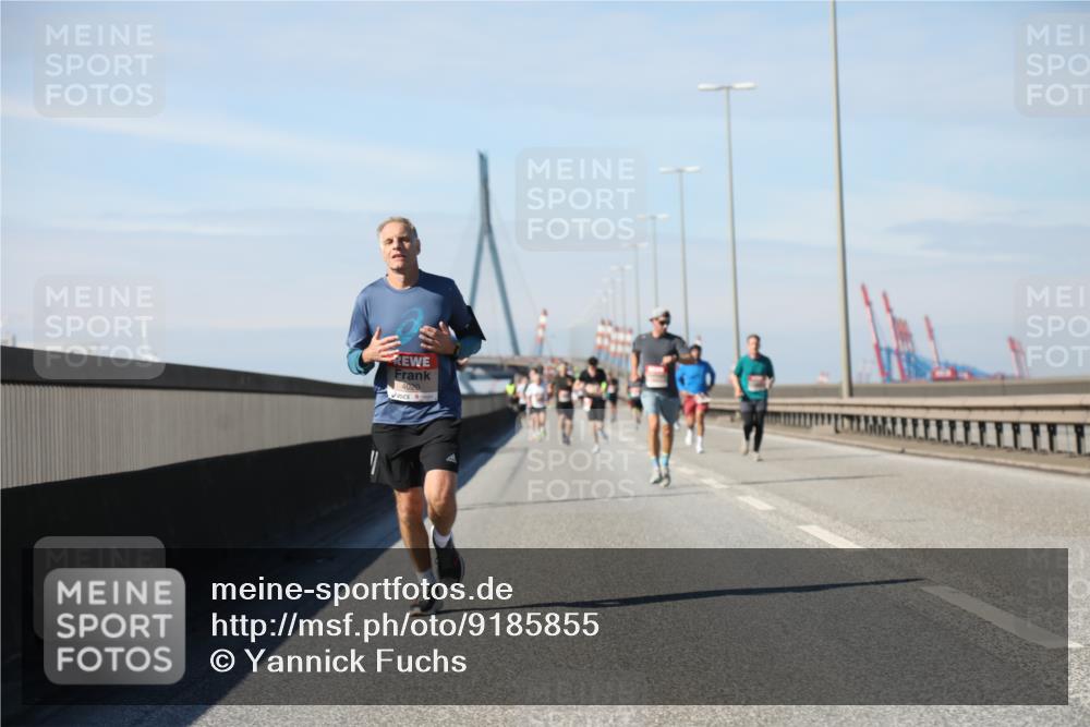 03.10.2025 - Köhlbrandbrückenlauf Yannick Fuchs http://msf.ph/oto/9185855 03.10.2025 11:43:49 Position 3 4020 meine-sportfotos.de