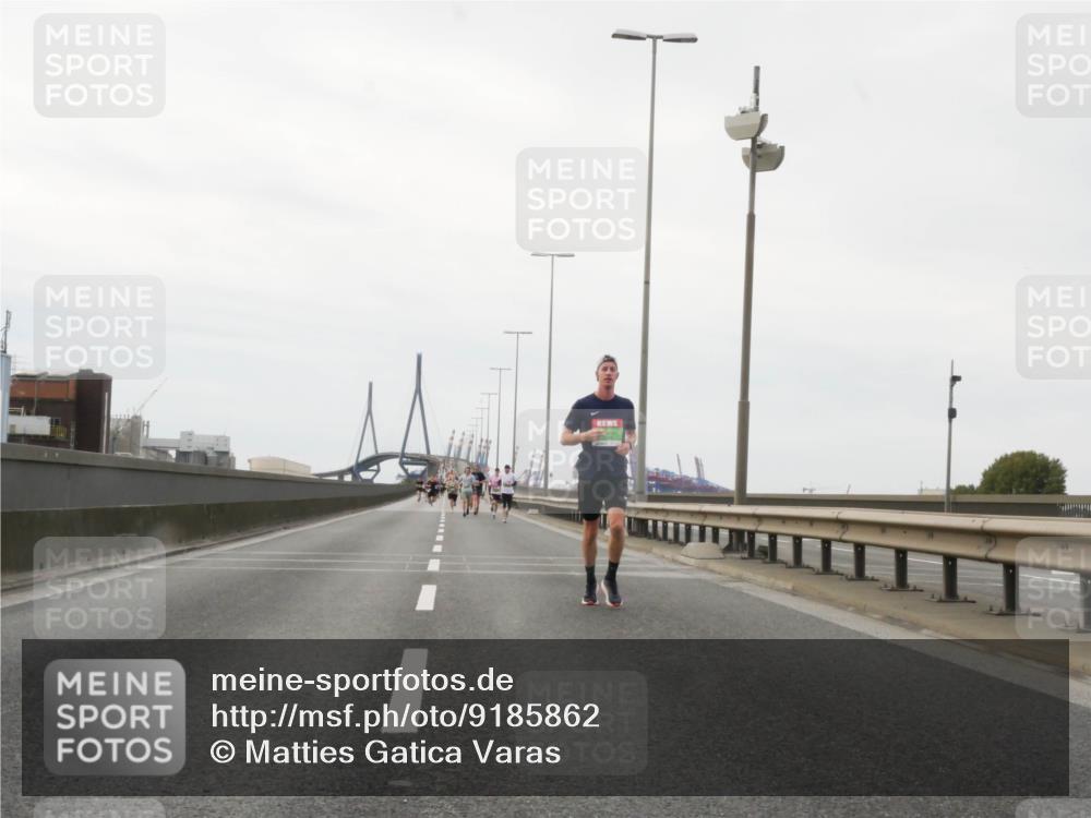 03.10.2025 - Köhlbrandbrückenlauf Matties Gatica Varas http://msf.ph/oto/9185862 03.10.2025 15:43:50 Position 3  meine-sportfotos.de