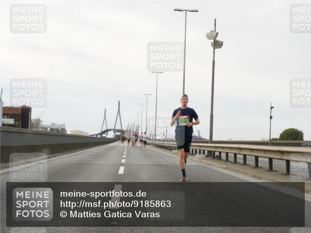 03.10.2025 - Köhlbrandbrückenlauf Matties Gatica Varas http://msf.ph/oto/9185863 03.10.2025 15:43:50 Position 3  meine-sportfotos.de