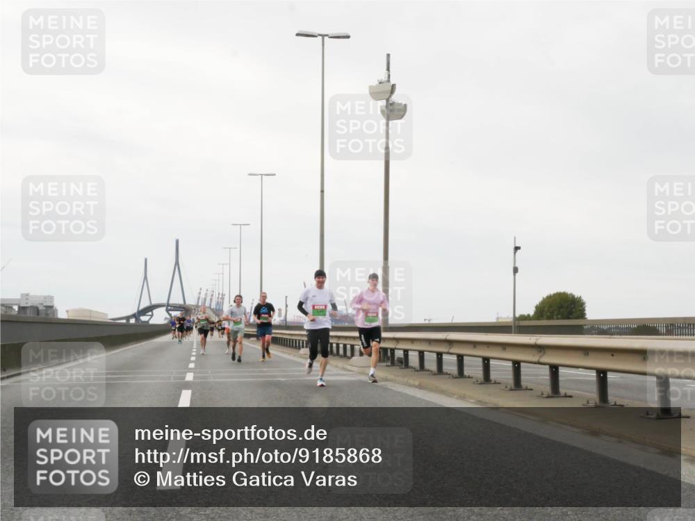 03.10.2025 - Köhlbrandbrückenlauf Matties Gatica Varas http://msf.ph/oto/9185868 03.10.2025 15:43:59 Position 3  meine-sportfotos.de