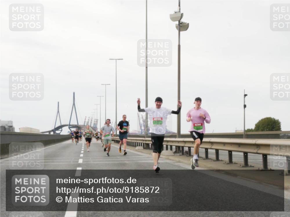 03.10.2025 - Köhlbrandbrückenlauf Matties Gatica Varas http://msf.ph/oto/9185872 03.10.2025 15:44:00 Position 3  meine-sportfotos.de