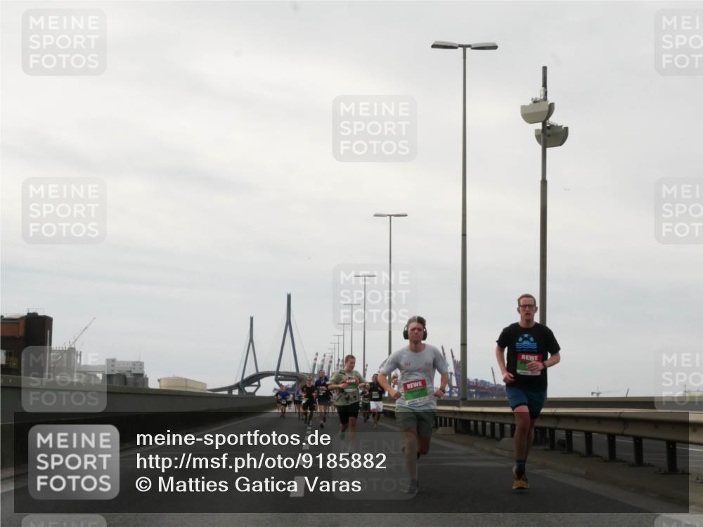 03.10.2025 - Köhlbrandbrückenlauf Matties Gatica Varas http://msf.ph/oto/9185882 03.10.2025 15:44:03 Position 3 561 meine-sportfotos.de