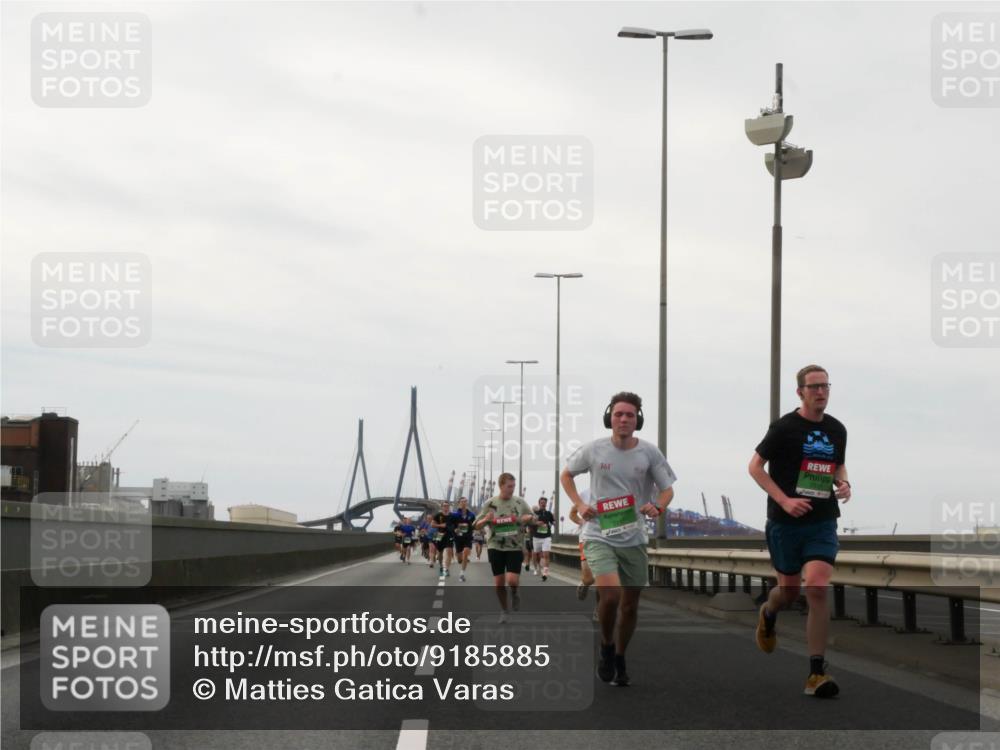 03.10.2025 - Köhlbrandbrückenlauf Matties Gatica Varas http://msf.ph/oto/9185885 03.10.2025 15:44:03 Position 3 361 meine-sportfotos.de