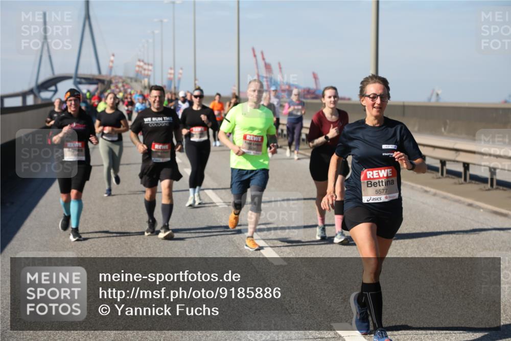 03.10.2025 - Köhlbrandbrückenlauf Yannick Fuchs http://msf.ph/oto/9185886 03.10.2025 12:05:03 Position 3 5577 meine-sportfotos.de