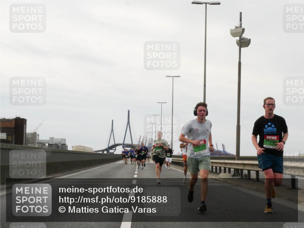 03.10.2025 - Köhlbrandbrückenlauf Matties Gatica Varas http://msf.ph/oto/9185888 03.10.2025 15:44:04 Position 3 361, 7117, 7017 meine-sportfotos.de