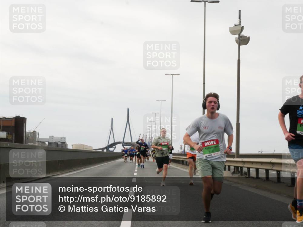 03.10.2025 - Köhlbrandbrückenlauf Matties Gatica Varas http://msf.ph/oto/9185892 03.10.2025 15:44:04 Position 3 361, 7117 meine-sportfotos.de
