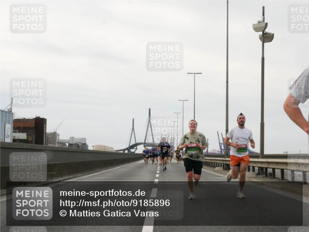 03.10.2025 - Köhlbrandbrückenlauf Matties Gatica Varas http://msf.ph/oto/9185896 03.10.2025 15:44:05 Position 3  meine-sportfotos.de