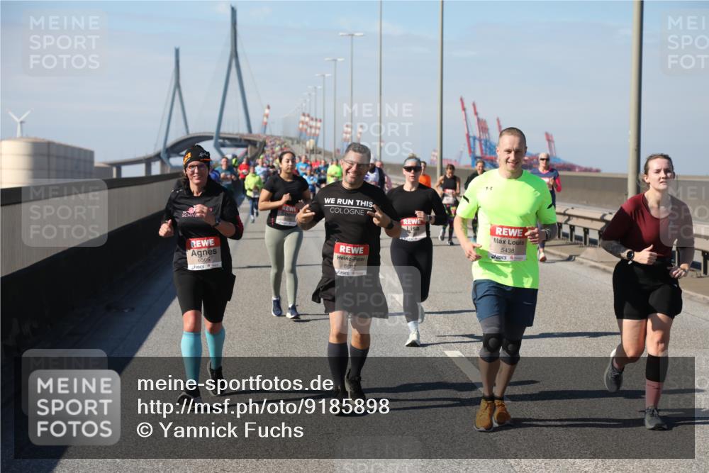 03.10.2025 - Köhlbrandbrückenlauf Yannick Fuchs http://msf.ph/oto/9185898 03.10.2025 12:05:04 Position 3 6505, 6692, 5438 meine-sportfotos.de