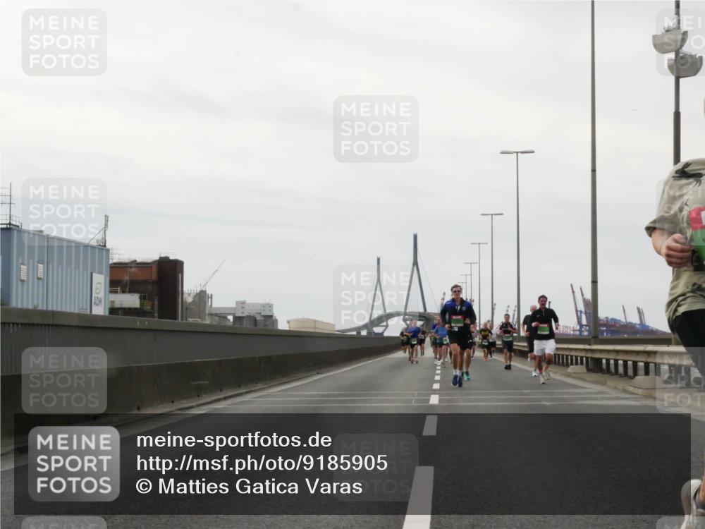 03.10.2025 - Köhlbrandbrückenlauf Matties Gatica Varas http://msf.ph/oto/9185905 03.10.2025 15:44:07 Position 3  meine-sportfotos.de
