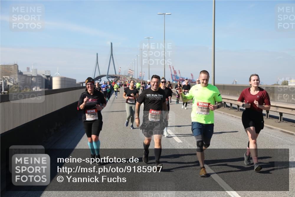 03.10.2025 - Köhlbrandbrückenlauf Yannick Fuchs http://msf.ph/oto/9185907 03.10.2025 12:05:05 Position 3 6505, 6692, 5438 meine-sportfotos.de