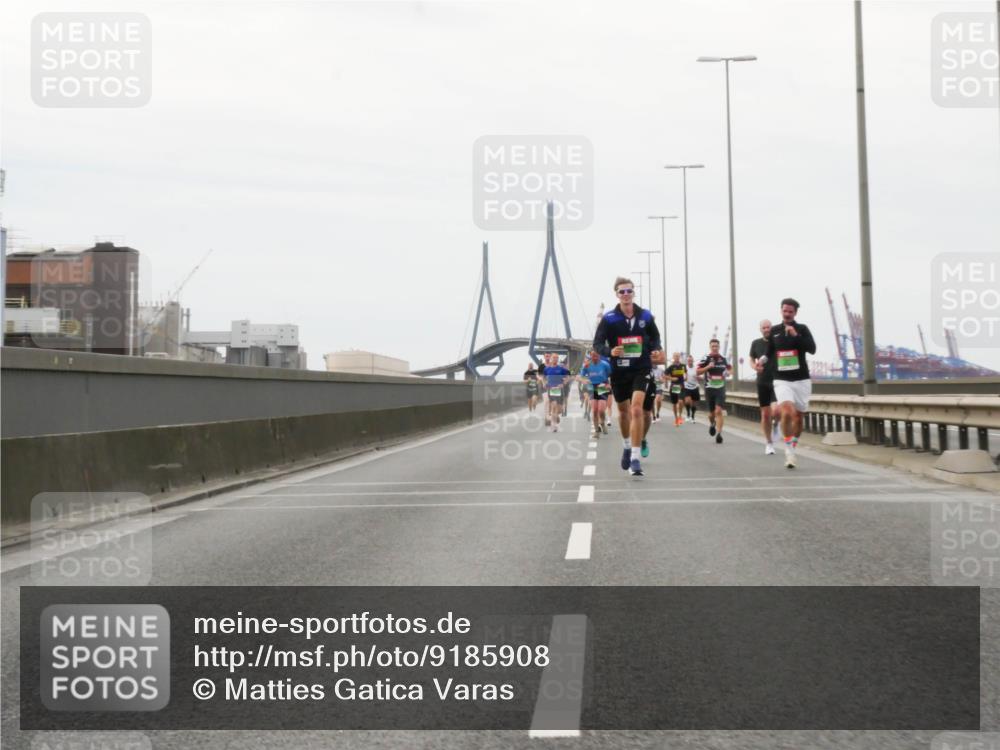 03.10.2025 - Köhlbrandbrückenlauf Matties Gatica Varas http://msf.ph/oto/9185908 03.10.2025 15:44:08 Position 3  meine-sportfotos.de