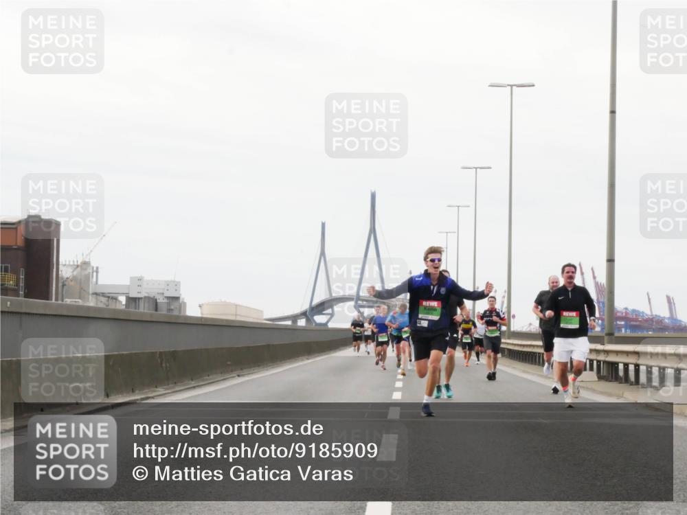 03.10.2025 - Köhlbrandbrückenlauf Matties Gatica Varas http://msf.ph/oto/9185909 03.10.2025 15:44:09 Position 3  meine-sportfotos.de
