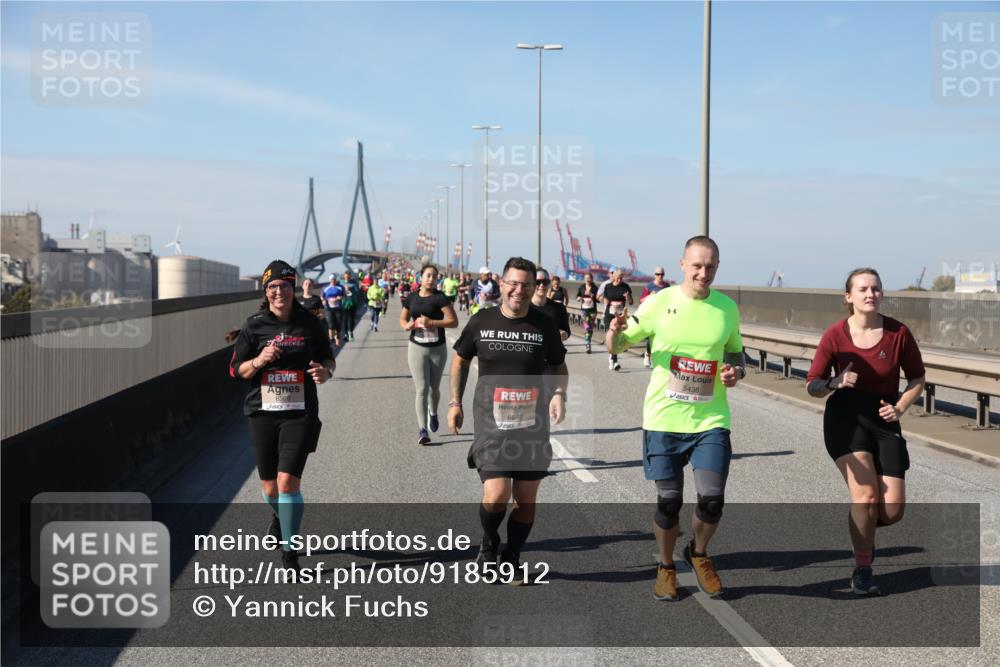 03.10.2025 - Köhlbrandbrückenlauf Yannick Fuchs http://msf.ph/oto/9185912 03.10.2025 12:05:05 Position 3 6505, 5438, 6692 meine-sportfotos.de