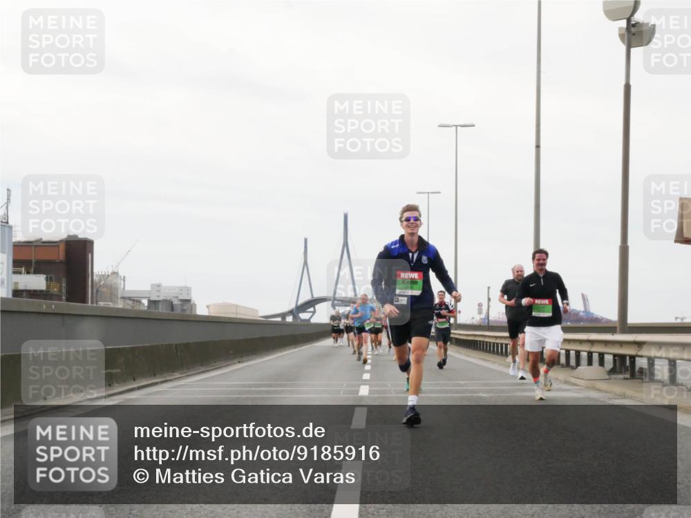 03.10.2025 - Köhlbrandbrückenlauf Matties Gatica Varas http://msf.ph/oto/9185916 03.10.2025 15:44:10 Position 3  meine-sportfotos.de