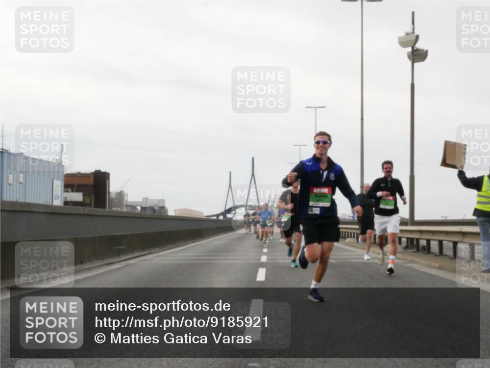 03.10.2025 - Köhlbrandbrückenlauf Matties Gatica Varas http://msf.ph/oto/9185921 03.10.2025 15:44:11 Position 3  meine-sportfotos.de